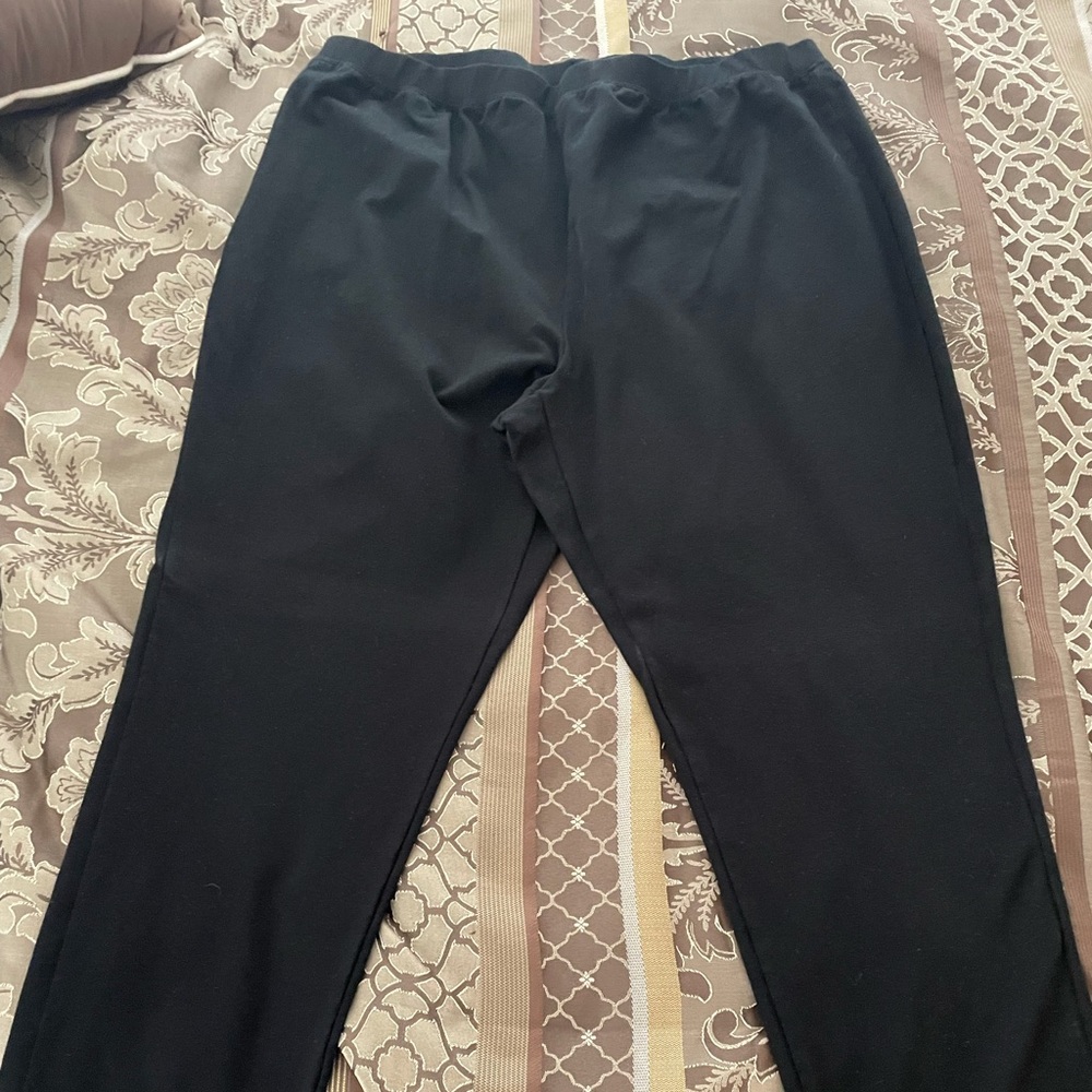 Woman Within Black Capris. Size 1X.